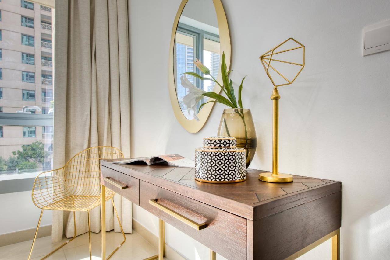 Maison Privee - Radiant Urban Retreat With Iconic Burj Khalifa Vws Dubai Exterior foto