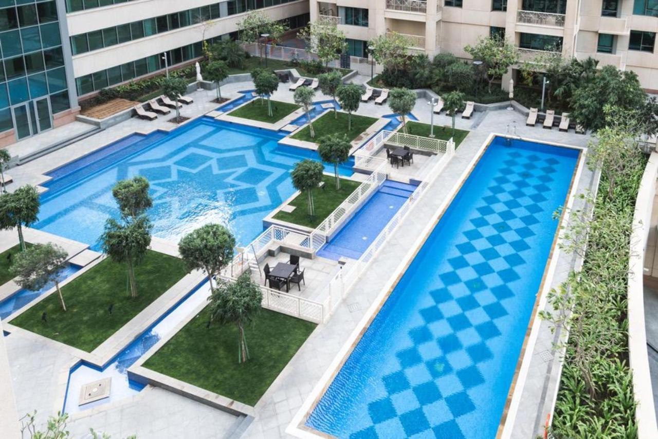 Maison Privee - Radiant Urban Retreat With Iconic Burj Khalifa Vws Dubai Exterior foto